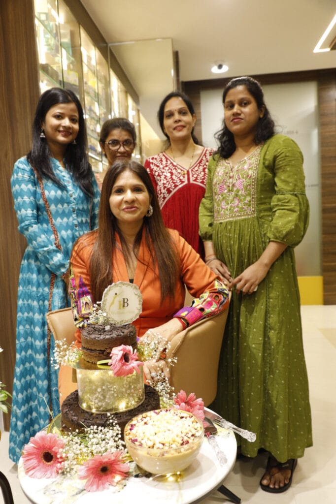 Skin Care Experts At Kavita Bubna Clinic location in Vile Parle East Mumbai